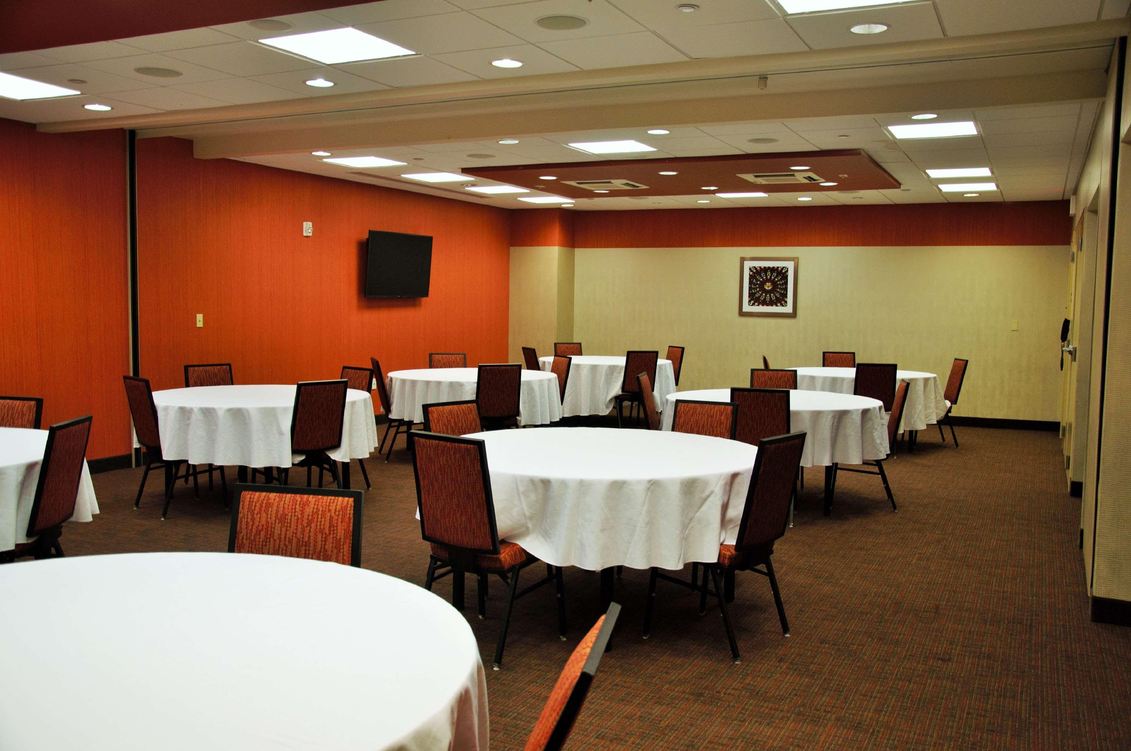Hampton Inn & Suites Cincinnati / Uptown - University Area Εξωτερικό φωτογραφία