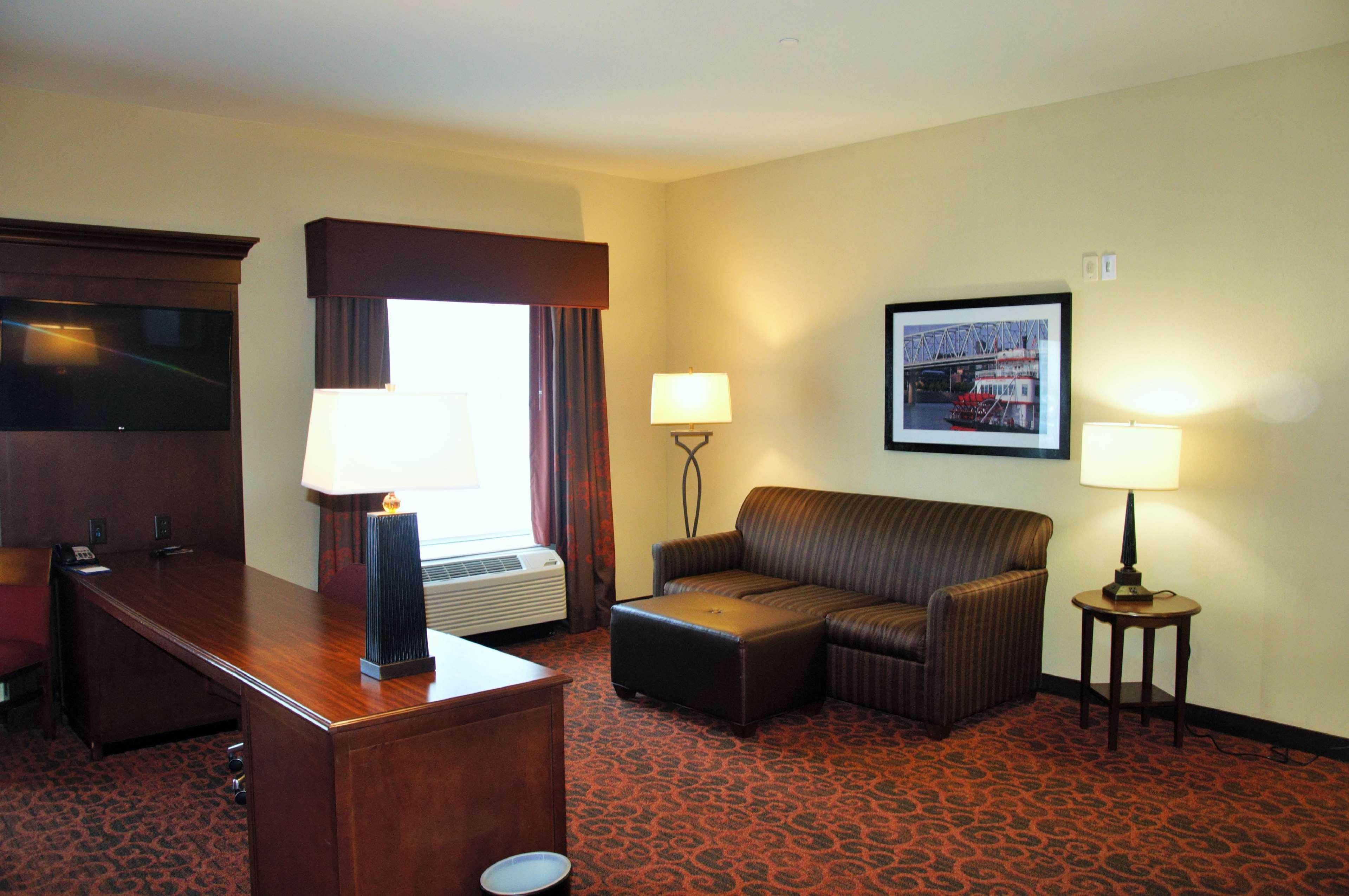 Hampton Inn & Suites Cincinnati / Uptown - University Area Εξωτερικό φωτογραφία