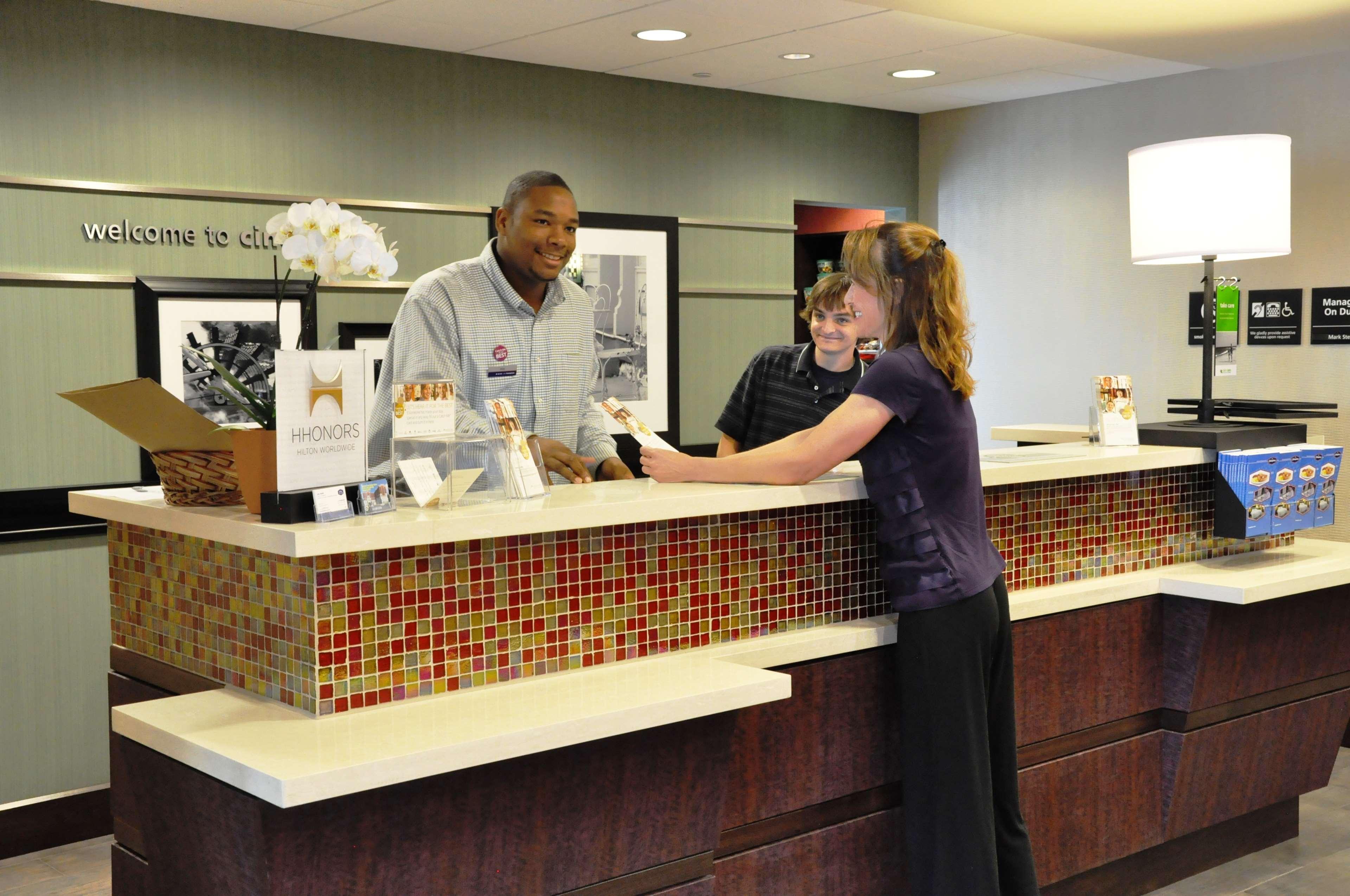 Hampton Inn & Suites Cincinnati / Uptown - University Area Εσωτερικό φωτογραφία