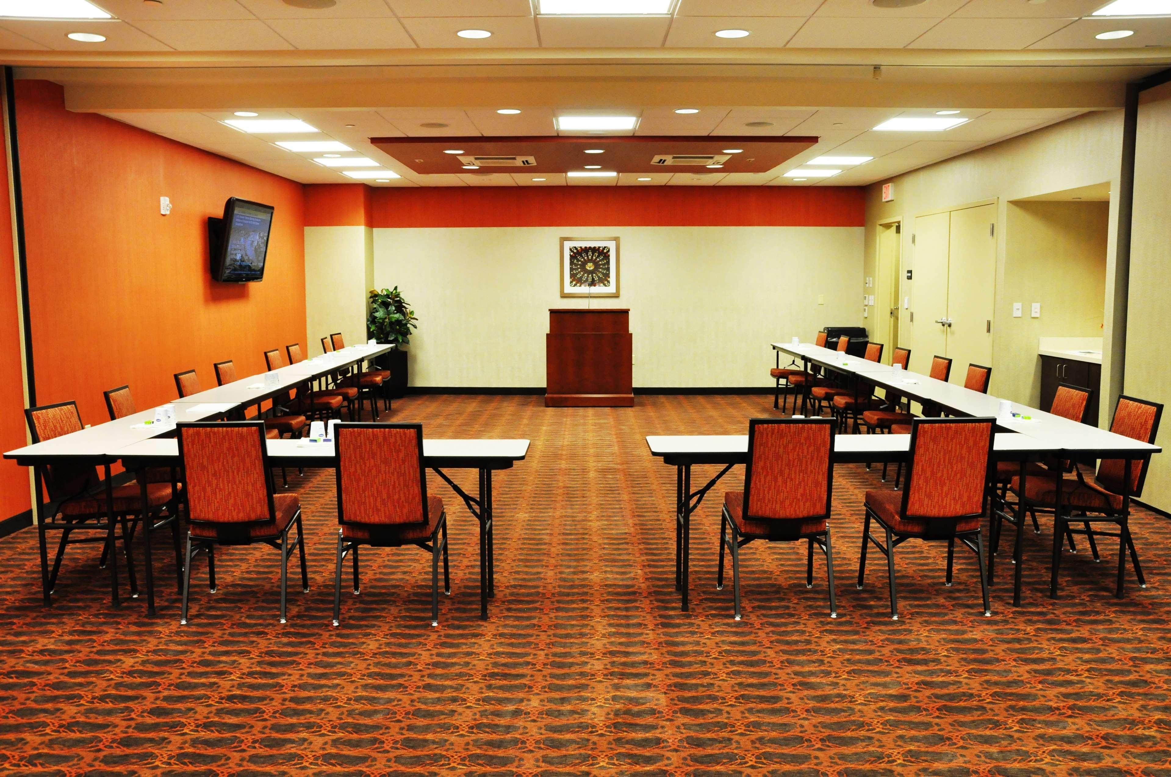 Hampton Inn & Suites Cincinnati / Uptown - University Area Ανέσεις φωτογραφία