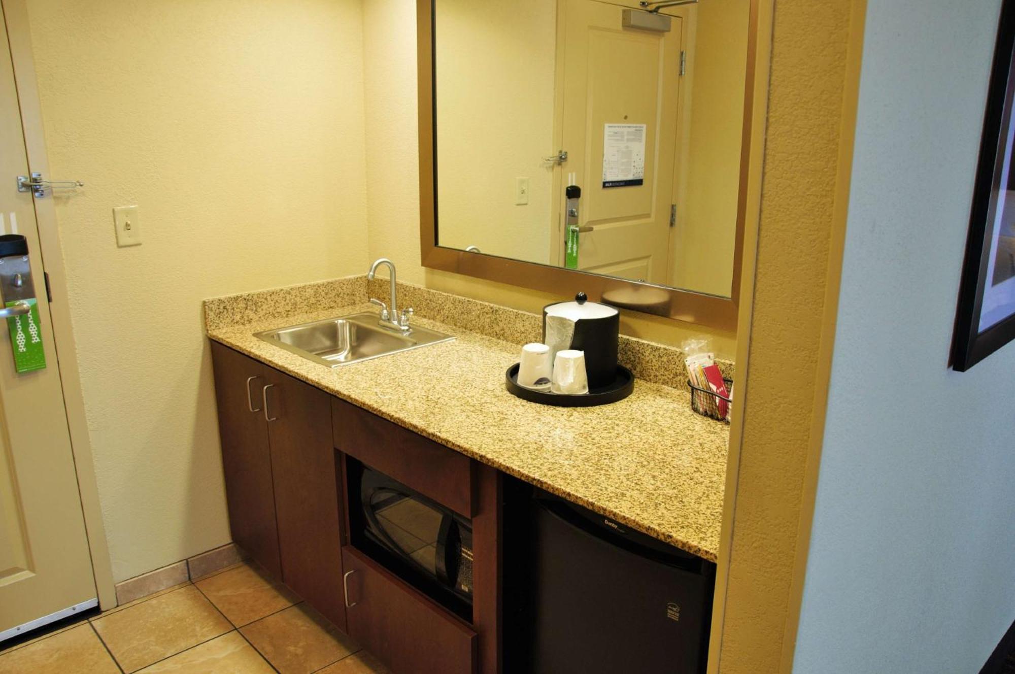 Hampton Inn & Suites Cincinnati / Uptown - University Area Εξωτερικό φωτογραφία
