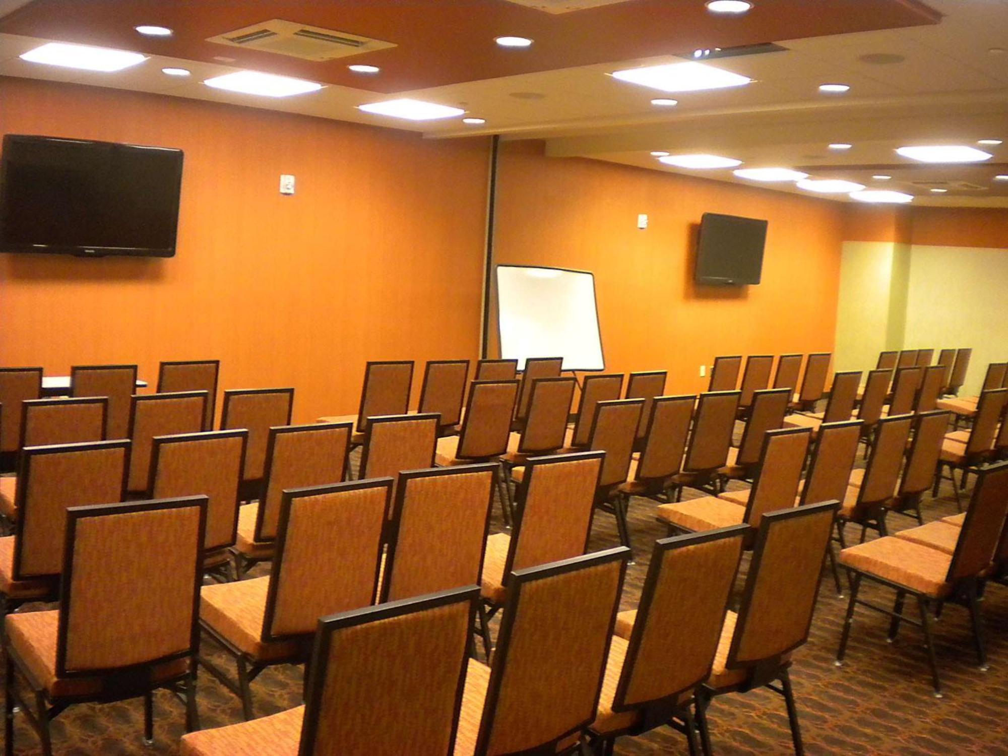 Hampton Inn & Suites Cincinnati / Uptown - University Area Εξωτερικό φωτογραφία